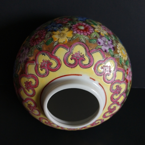 ‼️ SOLD ‼️ Ginger Jar/Vase Handpainted Flowers Hong Kong - Picture 9 of 13
